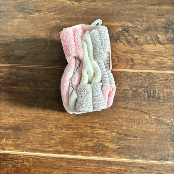 3 pack Baby Girls Socks - Picture 3 of 3
